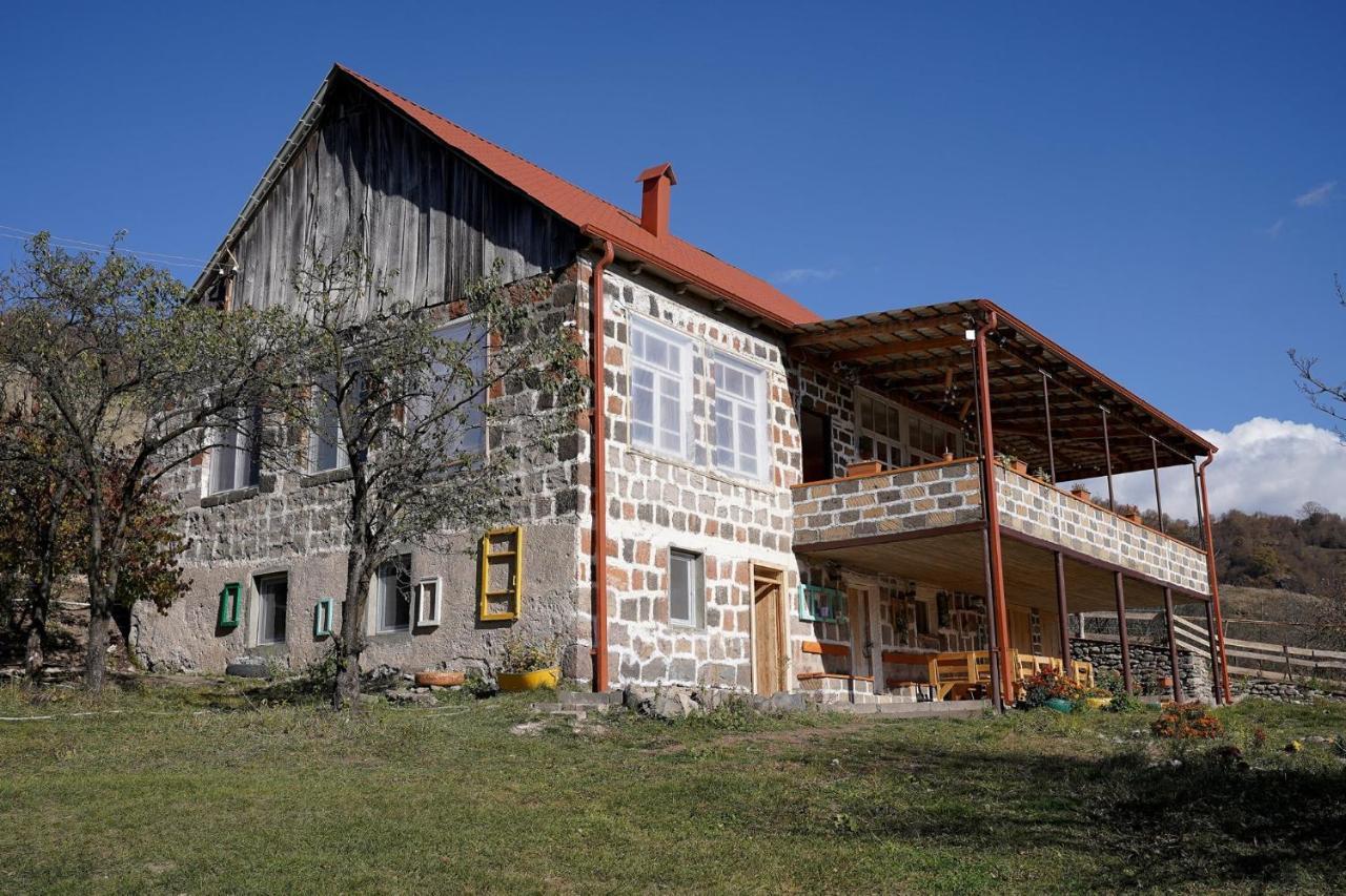 Chamich Guesthouse Debed ภายนอก รูปภาพ