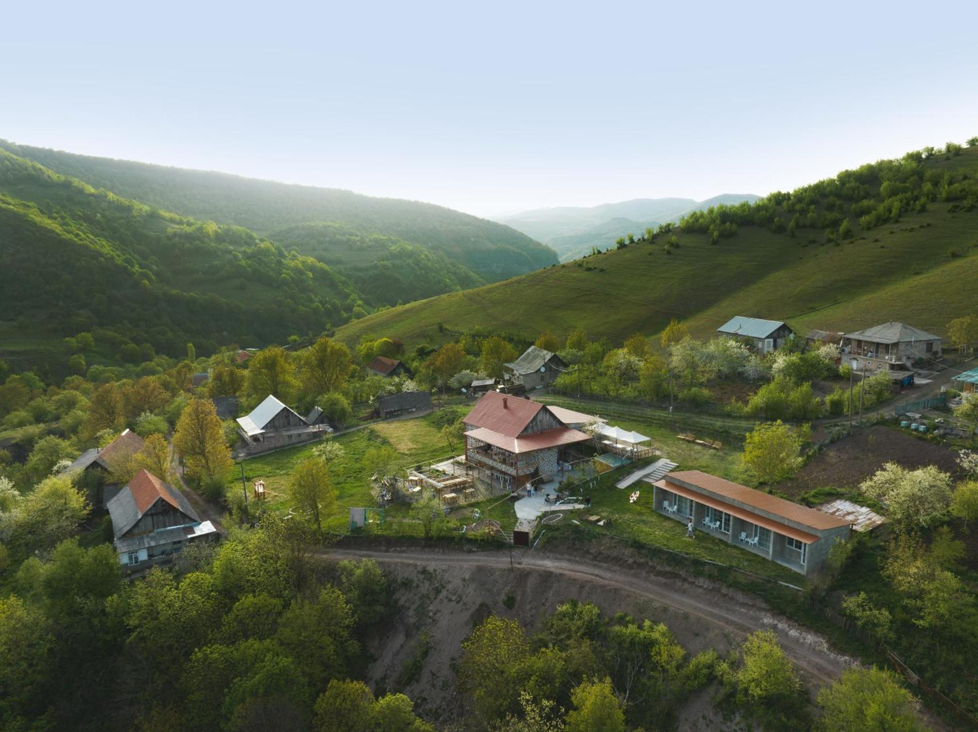 Chamich Guesthouse Debed ภายนอก รูปภาพ