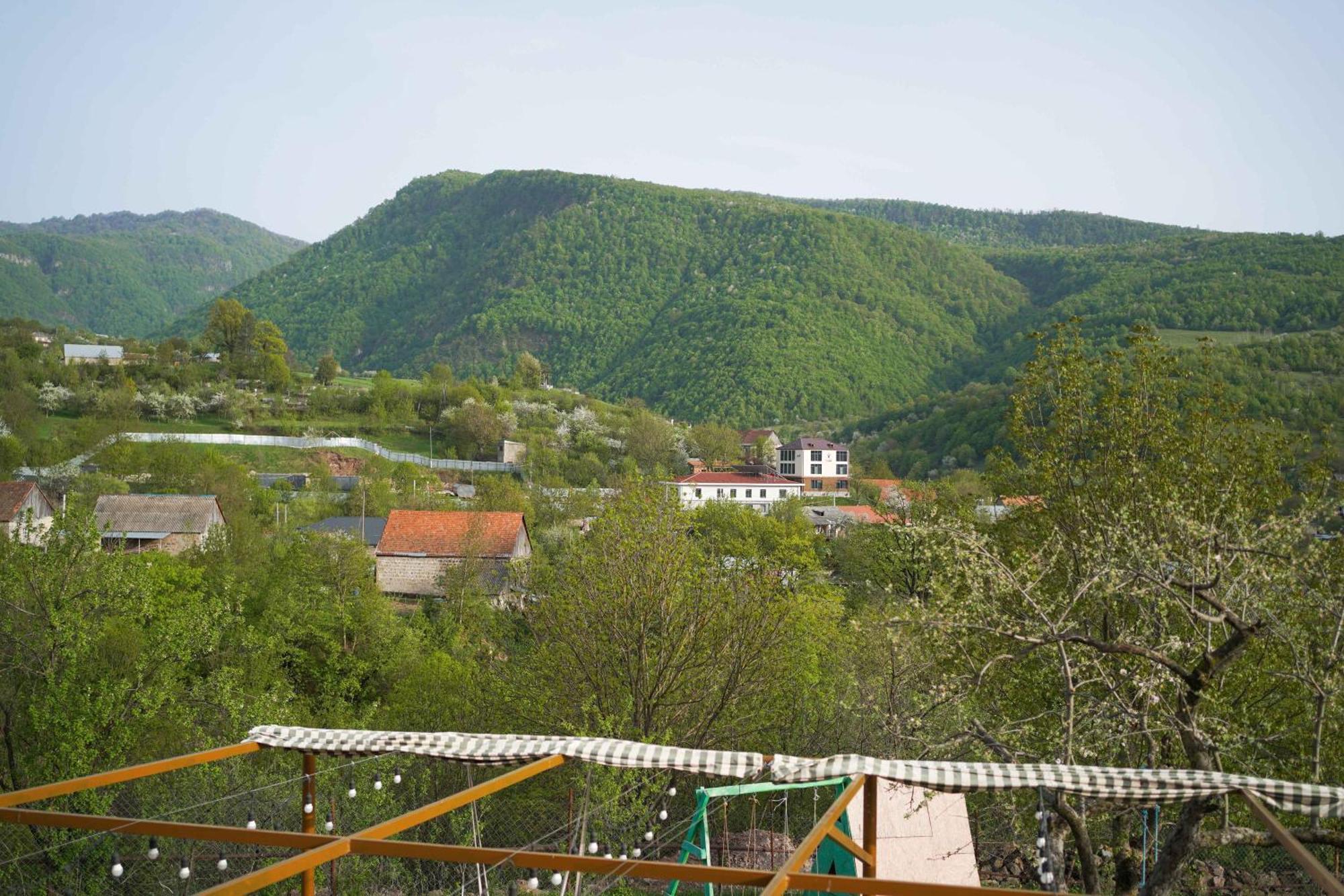 Chamich Guesthouse Debed ภายนอก รูปภาพ