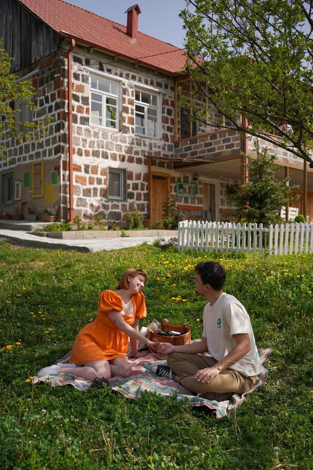 Chamich Guesthouse Debed ภายนอก รูปภาพ