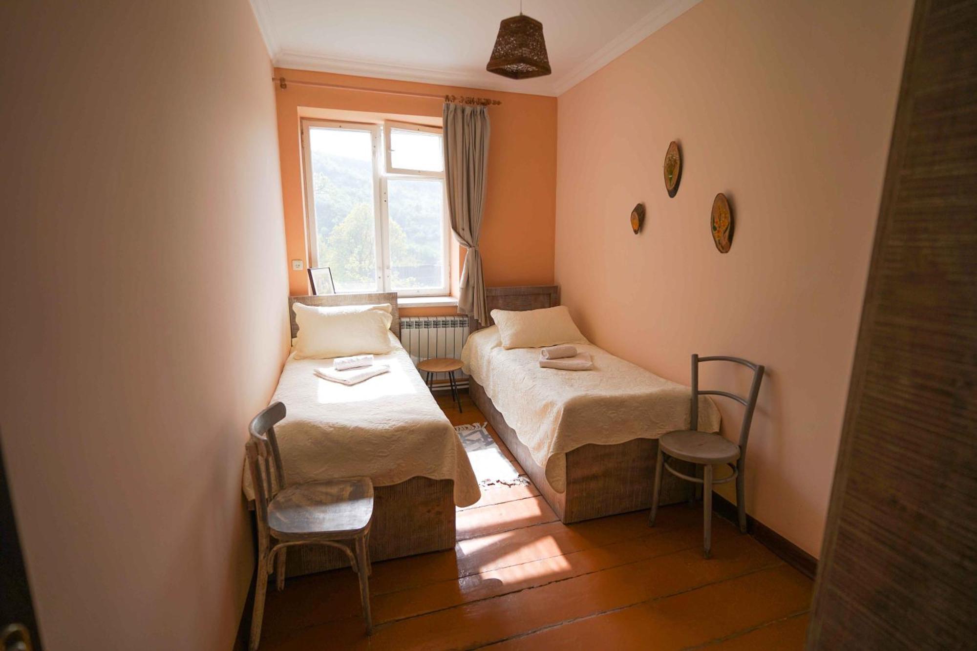 Chamich Guesthouse Debed ภายนอก รูปภาพ